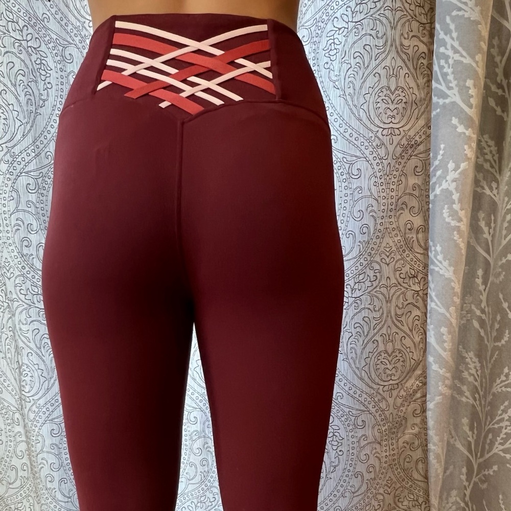Fabletic cris cross legging size 4